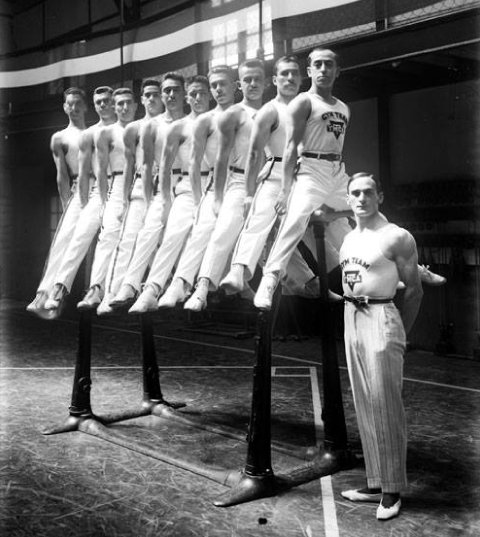 Joseph y sus gimnastas, de la Young Men´s Christian Association (YMCA), México, 1920. Fuente: Fototeca Nacional. Sinafo – INAH.