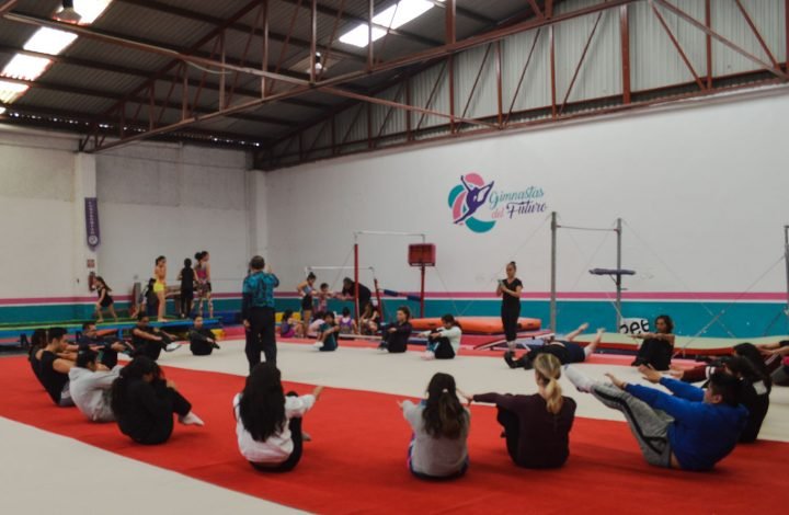 El entrenamiento de la gimnasia y la preparación física